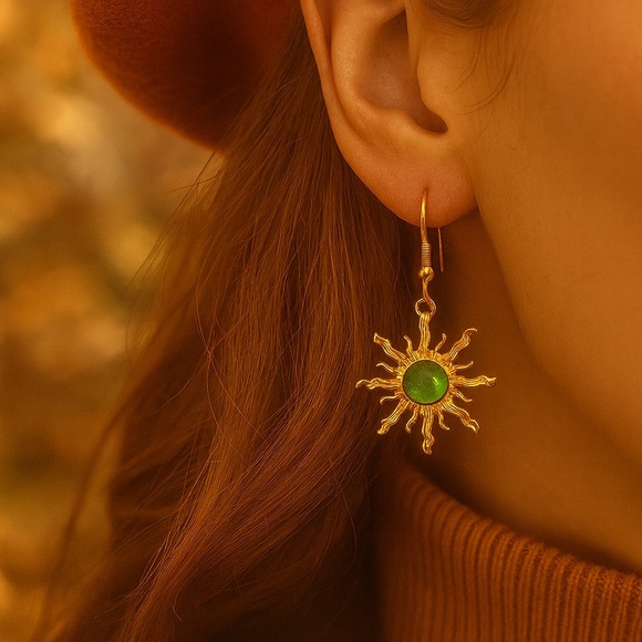 Vintage Sun Earrings Bohemian Jewellery Green Stone Gothic Gold - Picture 1 of 11